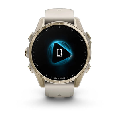 Garmin Fenix ​​8, 43 mm AMOLED Sapphire, or doux avec bracelet en silicone gris brouillard/sable foncé (010-02903-10)